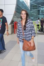 Hazel Keech snapped at domestic airport in Mumbai on 22nd June 2015